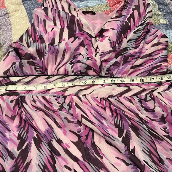 Summer lightweight pink/mauve isometrical design dress - Picture 6 of 6